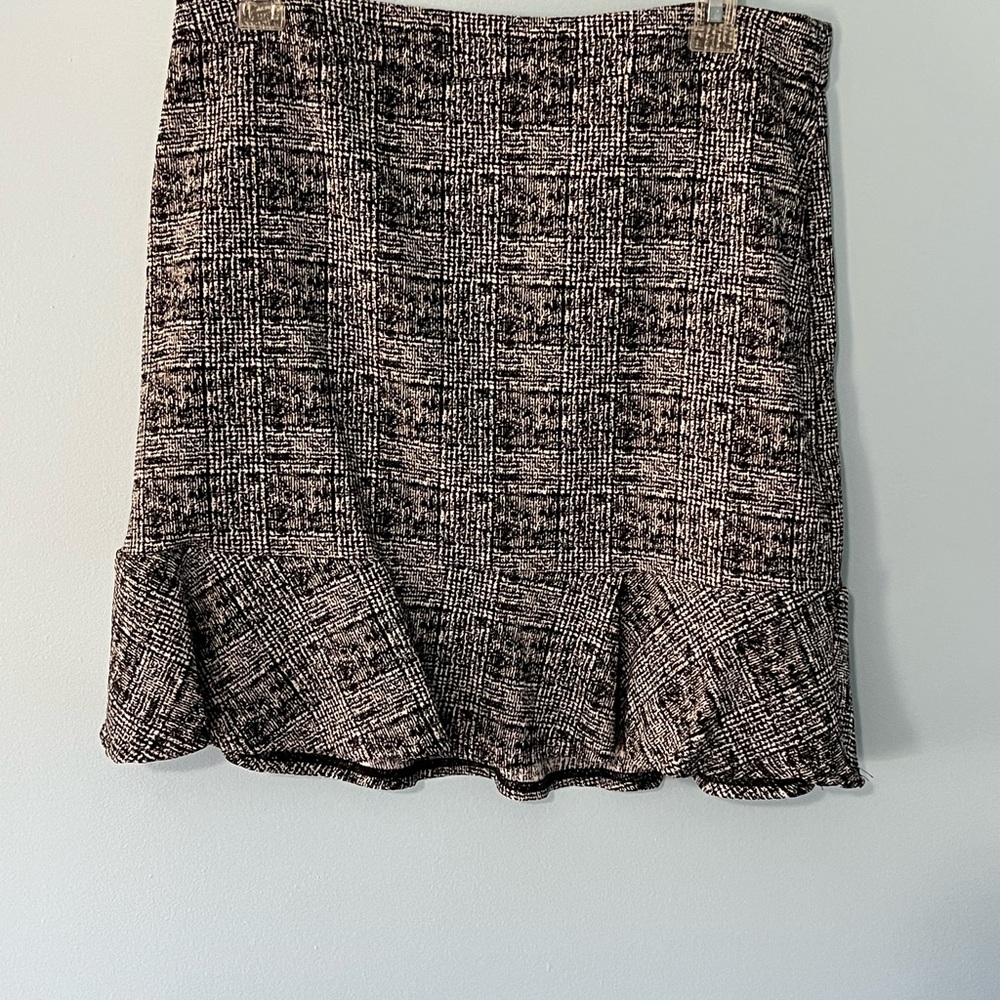 Banana Republic Black and White Ruffled Pencil Skirt